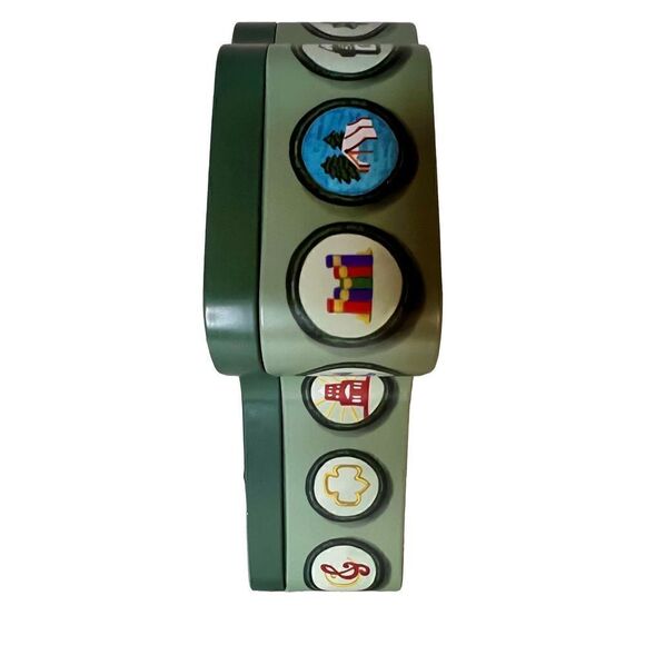 Girl Scout Tin Uniform Shaped 2019 Limited Edition Badges - Picture 4 of 9